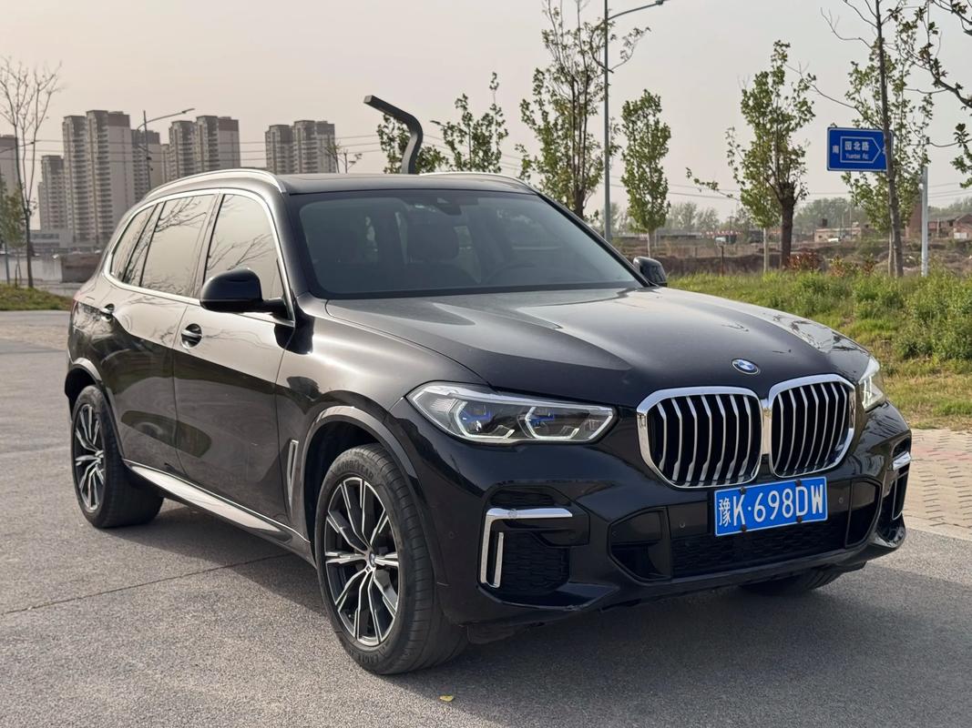 开宝马x5的都过千万了吗(开宝马x5的人有钱吗)