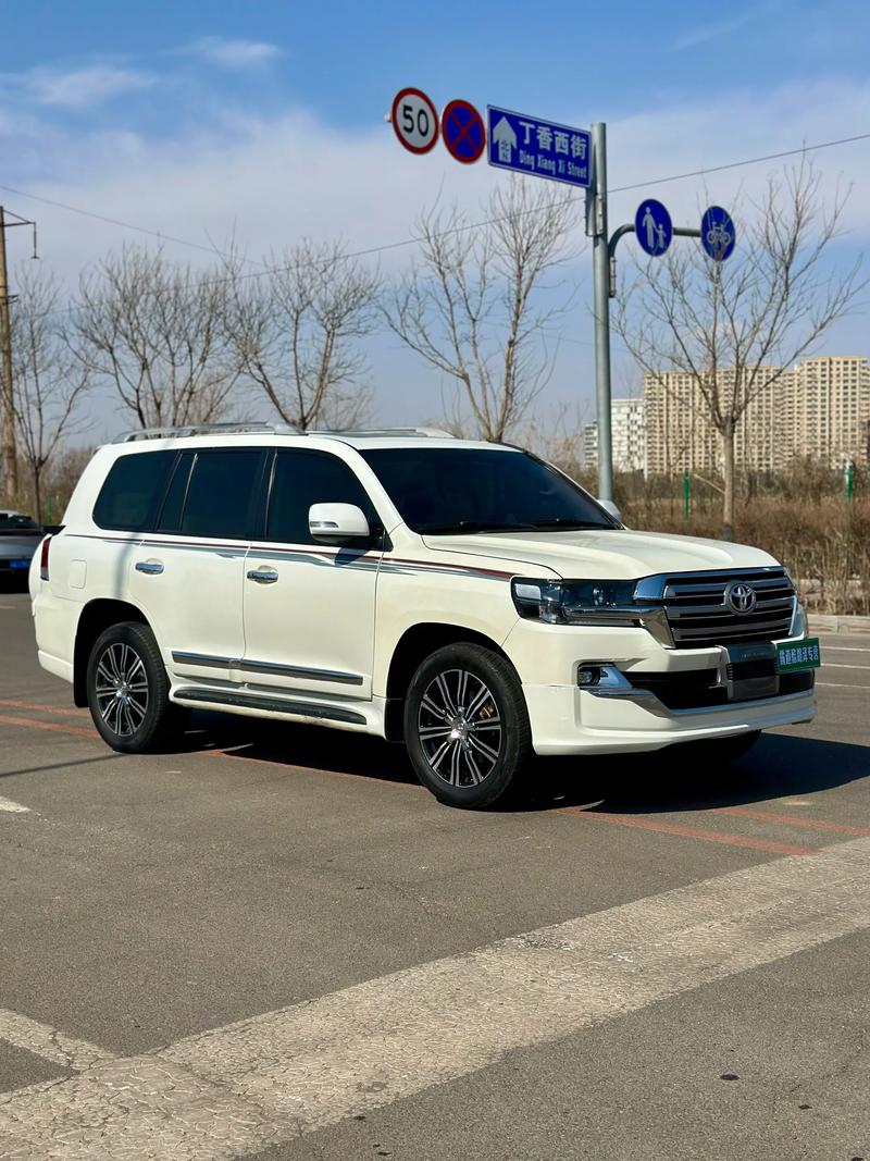 陆巡二手车最新行情(陆巡二手车最新行情走势)