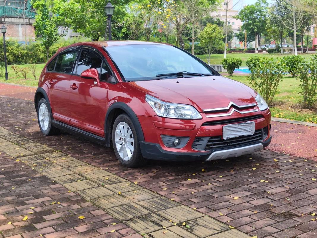 雪铁龙世嘉三厢多少钱(雪铁龙世嘉三厢20)