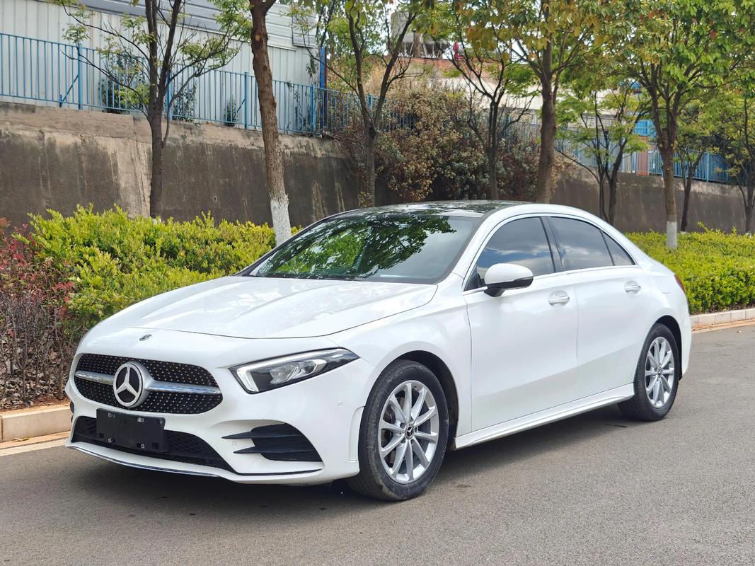 开奔驰a200l的女人／女人开奔驰a200l怎么样