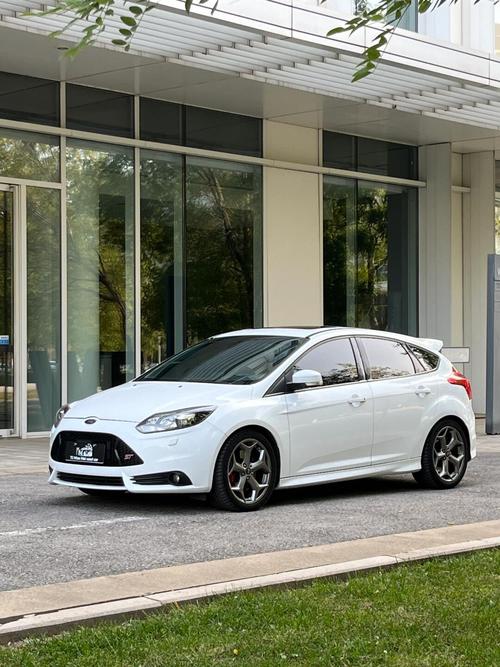 福特福克斯是什么车型(福特福克斯属于哪国车)