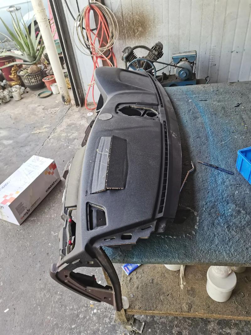 宝马5系安全气囊多少钱(宝马五系安全气囊全弹出来了,修多少钱)