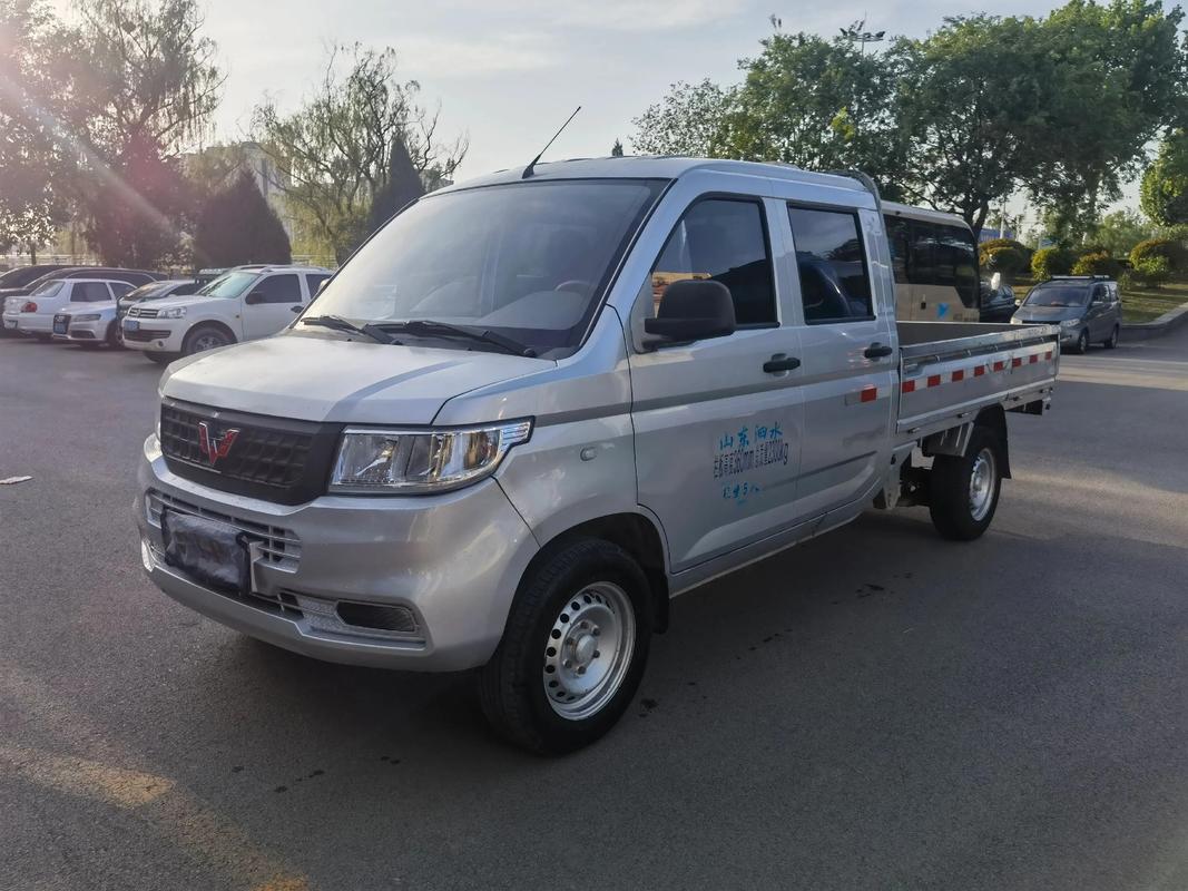 【五菱荣光双排小货车报价及图片,五菱荣光双排小卡新车报价】