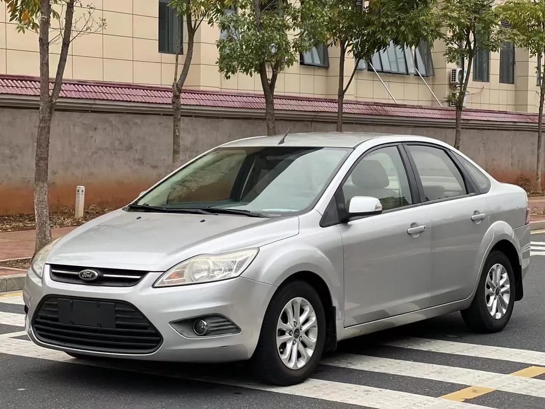 13年三厢福克斯优缺点(13年福克斯20现在能卖多少钱)